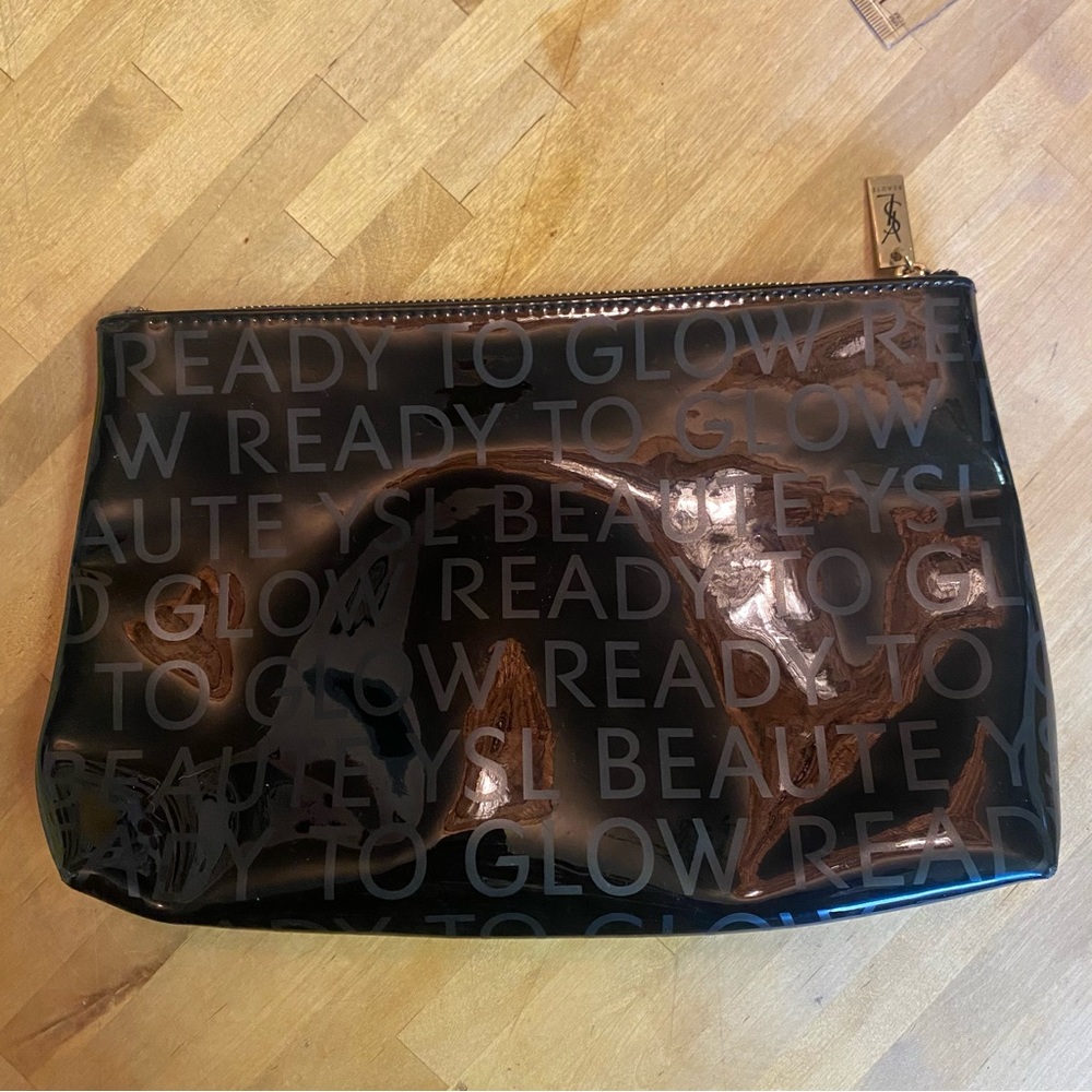 Yves Saint Laurent Beaute Ready To Glow YSL cosmetic bag 10 x 6 x 2“